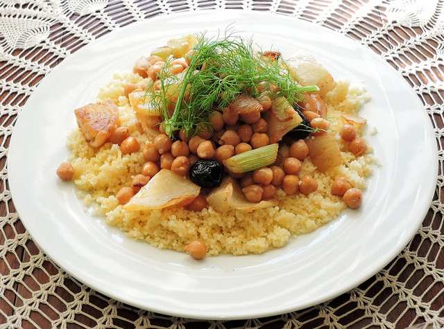 Le couscous végétarien (semoule et pois chiche) constitue aussi une très bonne association alimentaire.