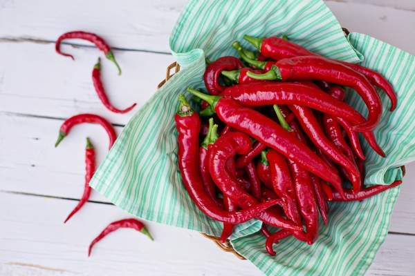 Fais gaffe aux aliments acides ou brûlants comme le piment pour ne pas irriter ta muqueuse.