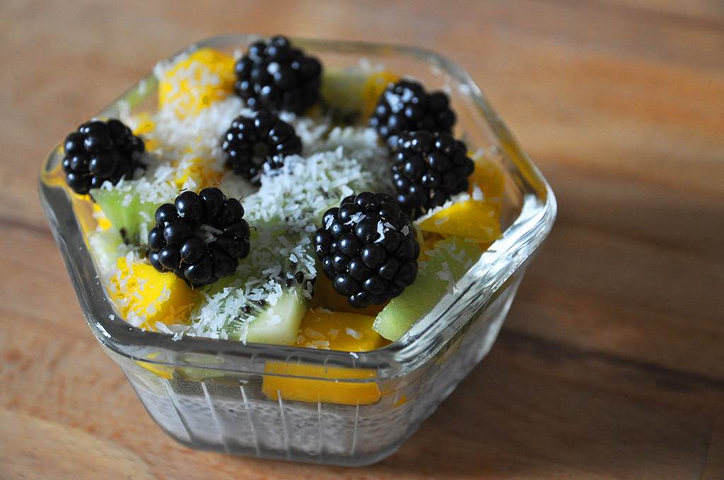Pudding chia garni de fruits de saison