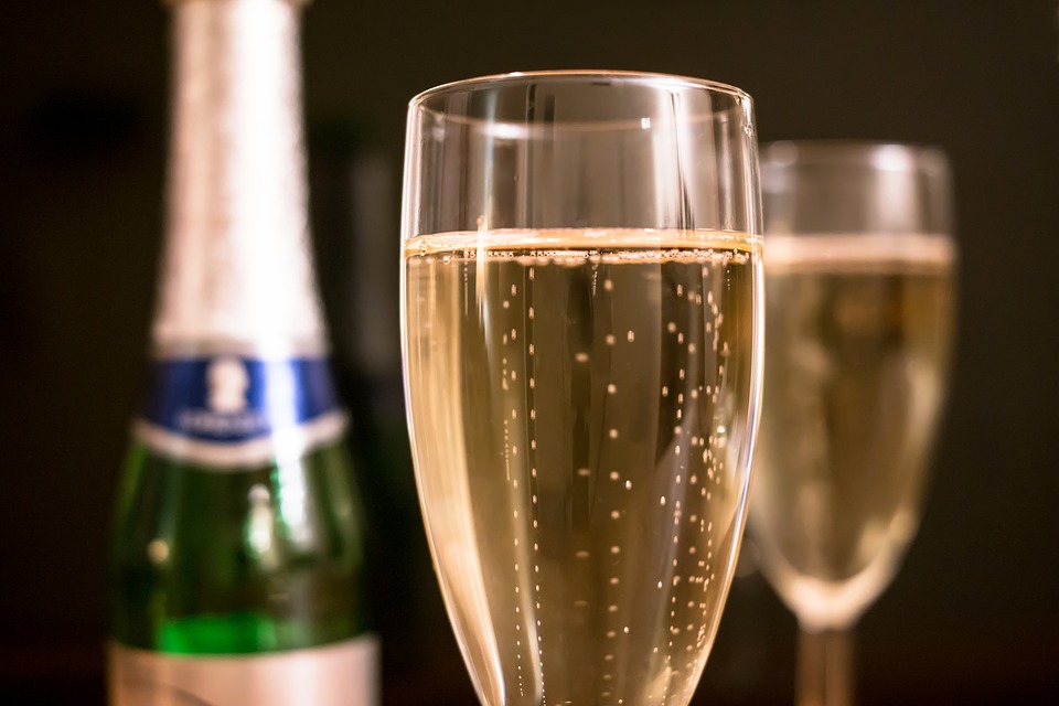 Si tu veux éviter ce bon vieux paracétamol du lendemain de fête, vas-y mollo sur l'alcool.